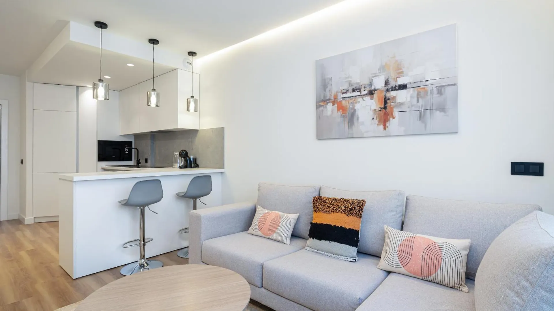 City And Beach Apartment, Estepona 100Mts From The Beach