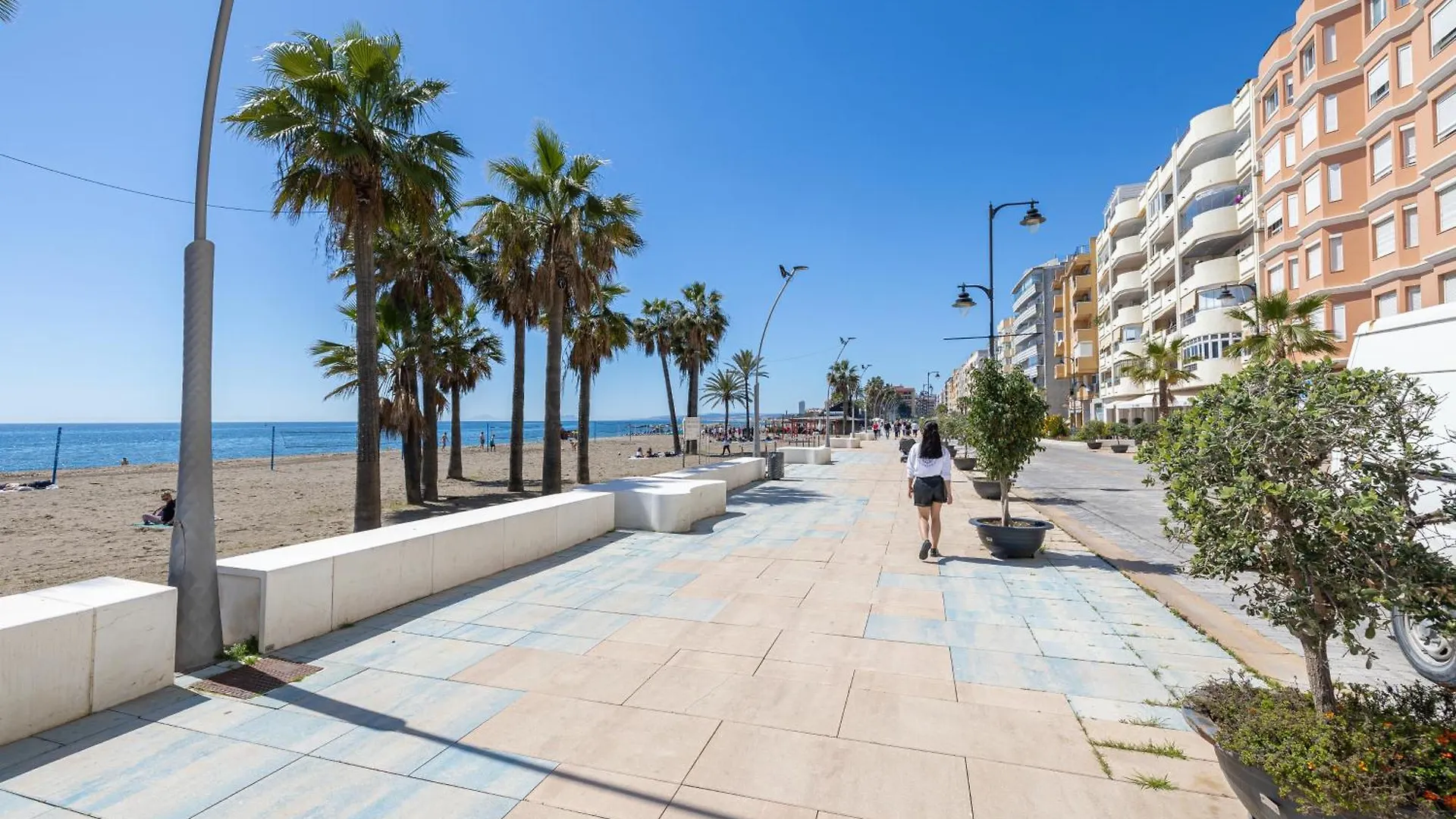 City And Beach Apartment, Estepona 100Mts From The Beach