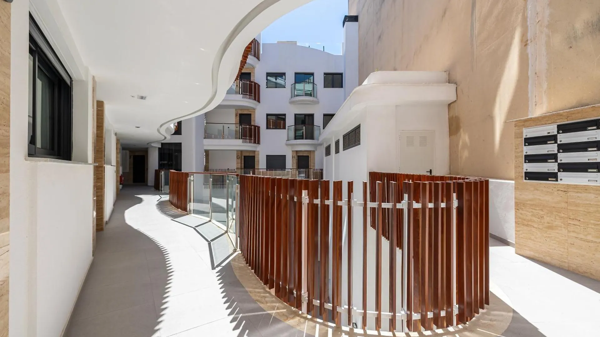 City And Beach Apartment, Estepona 100Mts From The Beach Apartment