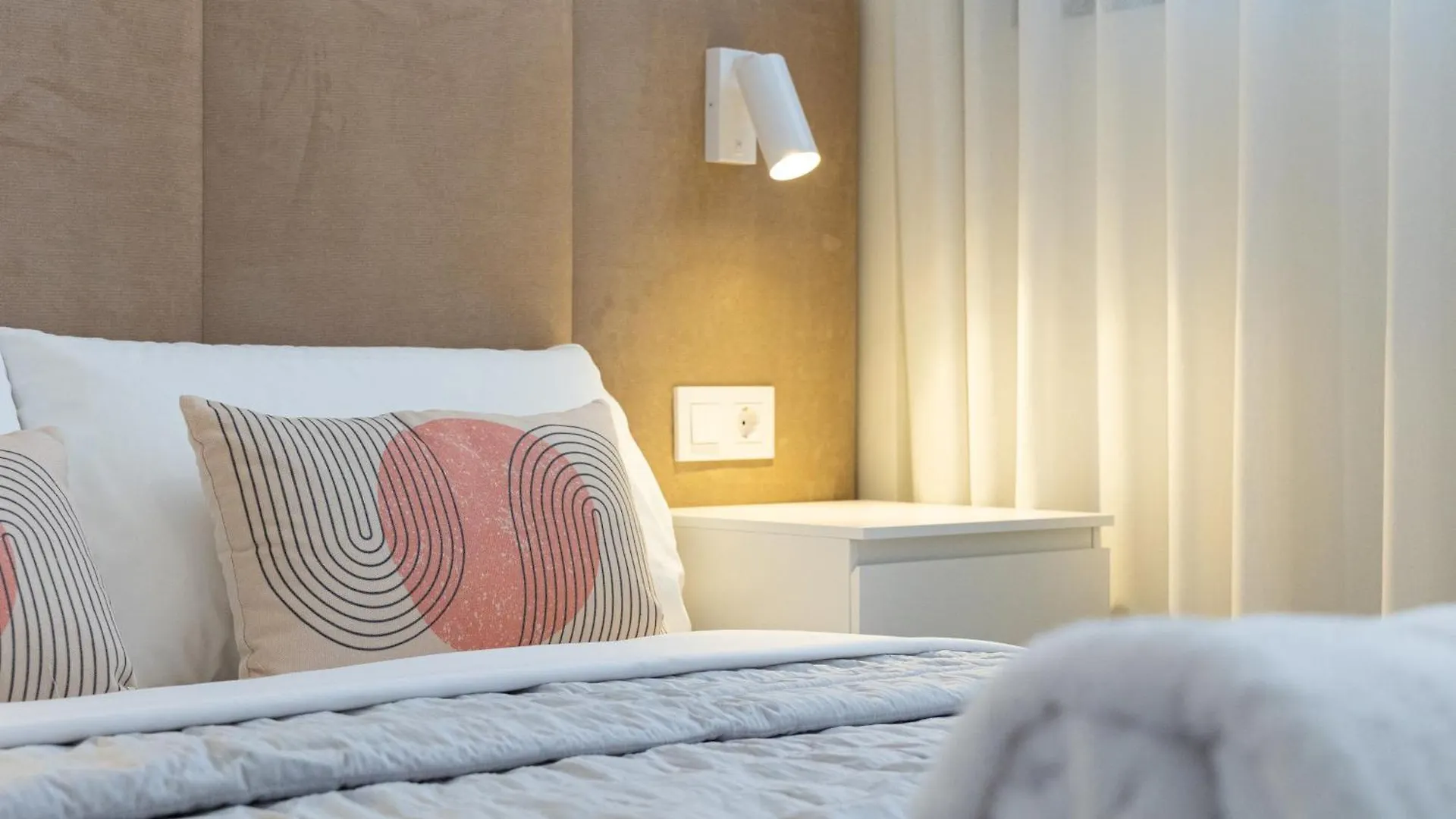 City And Beach Apartment, Estepona 100Mts From The Beach Apartment