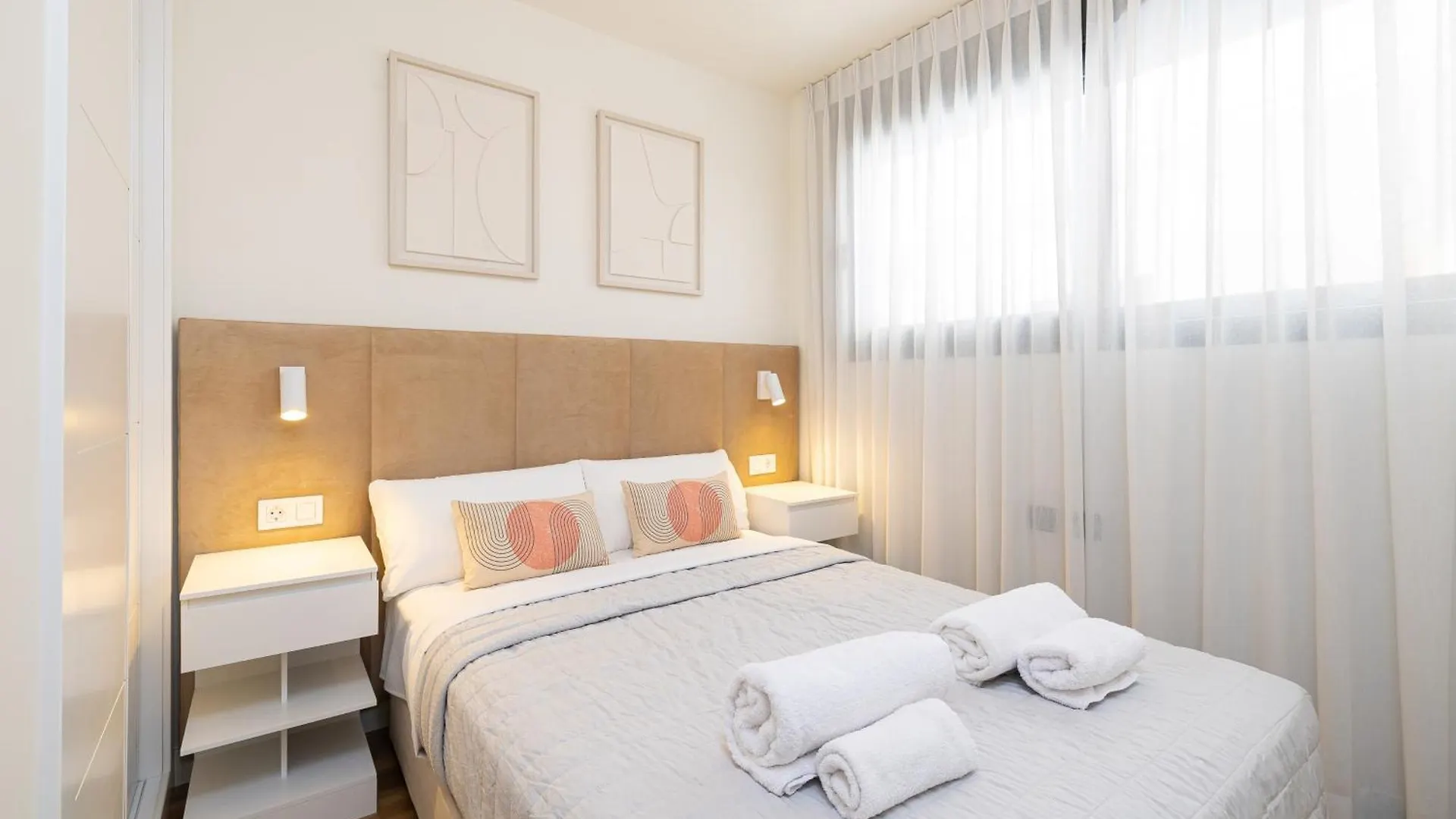 City And Beach Apartment, Estepona 100Mts From The Beach Spain