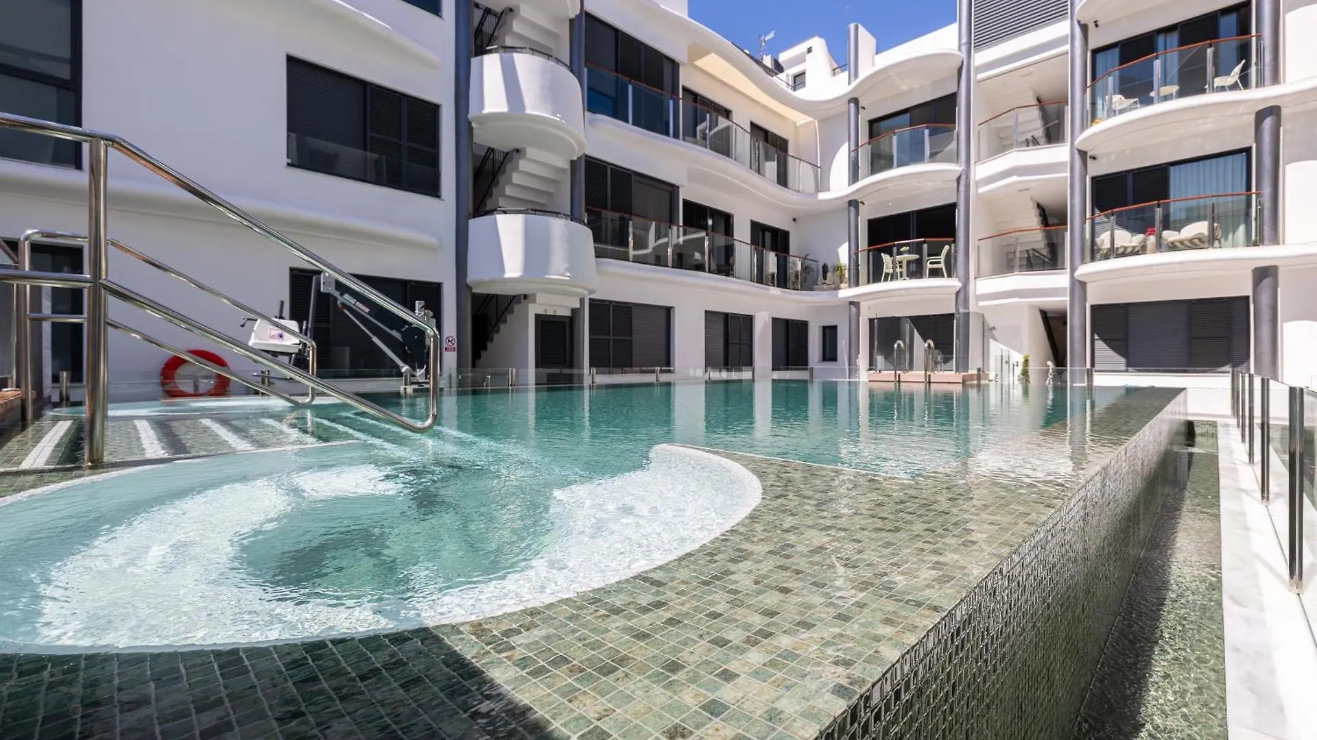 Apartment City And Beach Apartment, Estepona 100Mts From The Beach