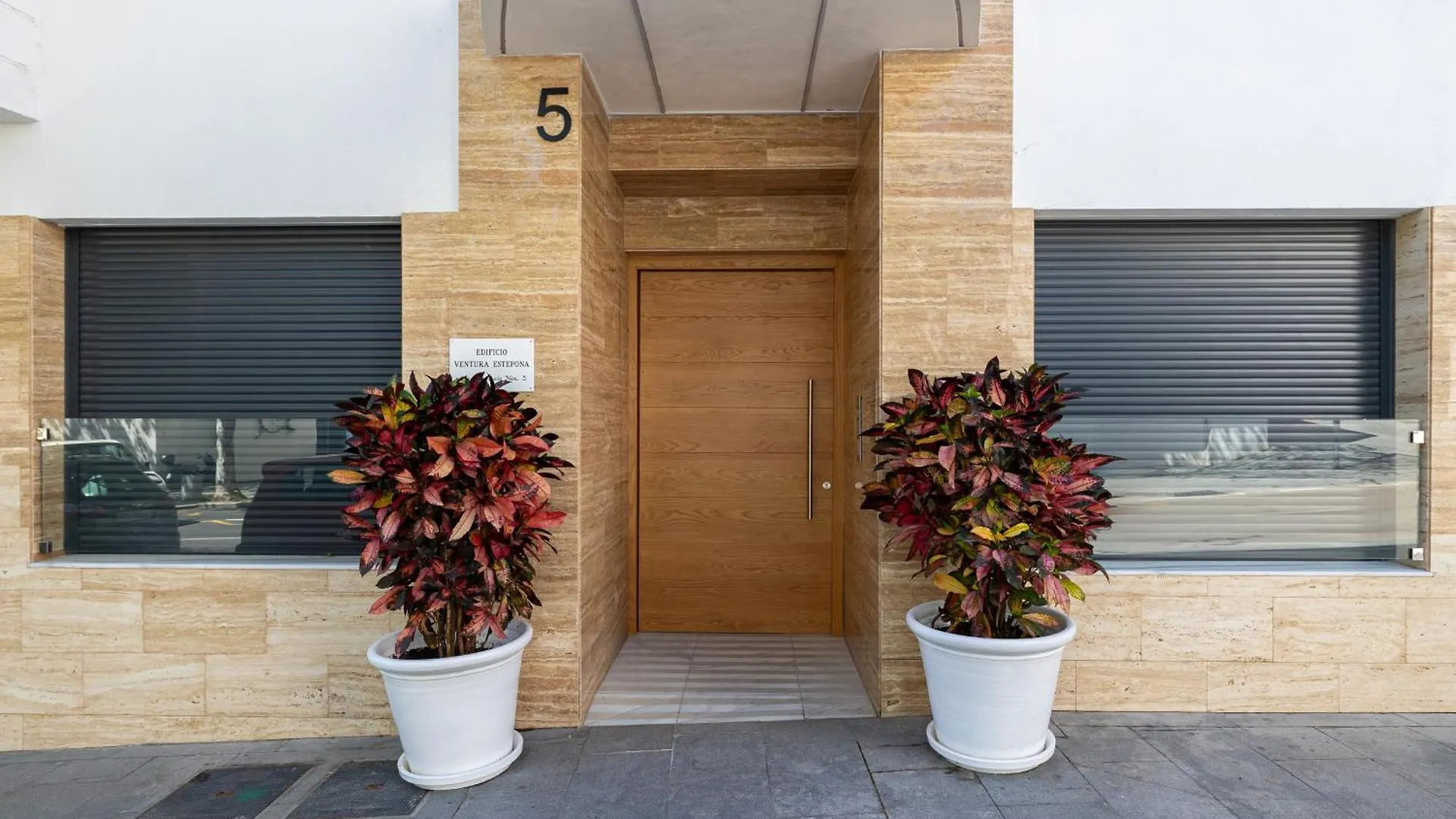 City And Beach Apartment, Estepona 100Mts From The Beach