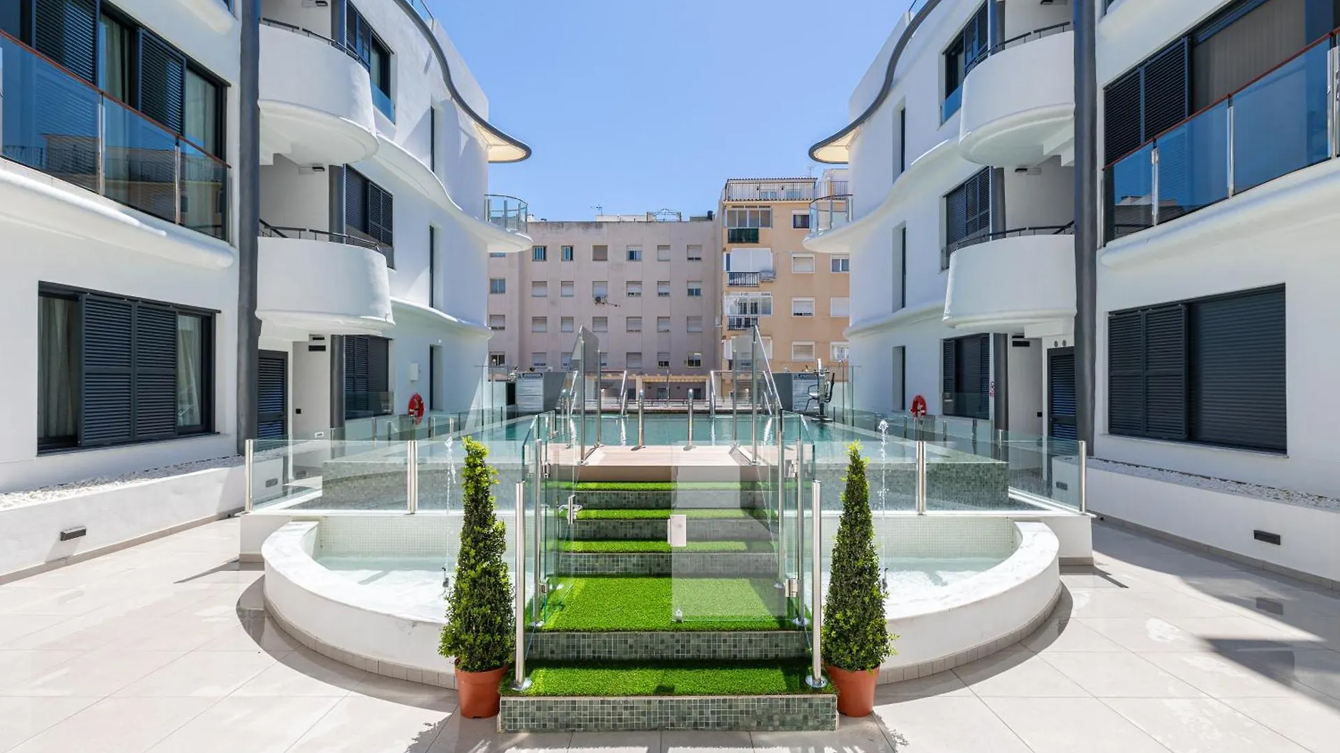 City And Beach Apartment, Estepona 100Mts From The Beach