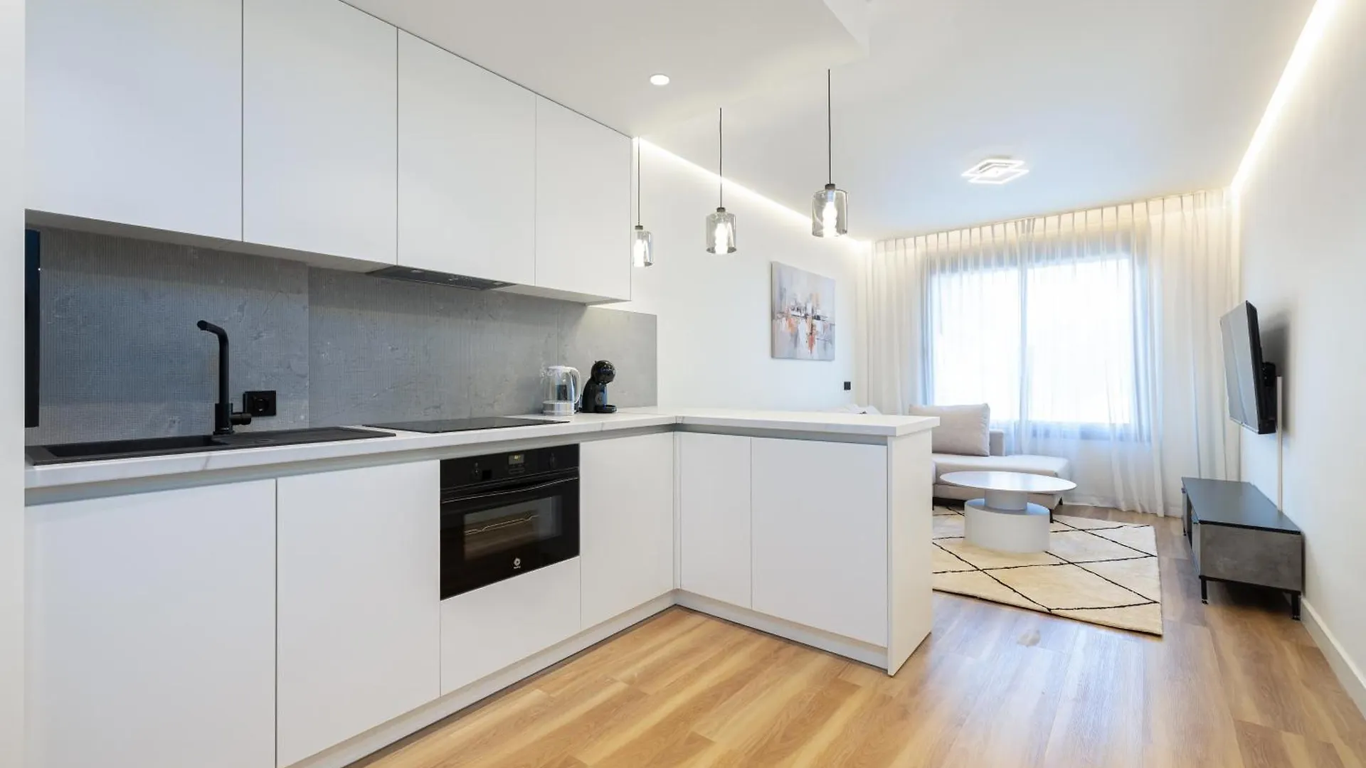 City And Beach Apartment, Estepona 100Mts From The Beach 0*,  Spagna